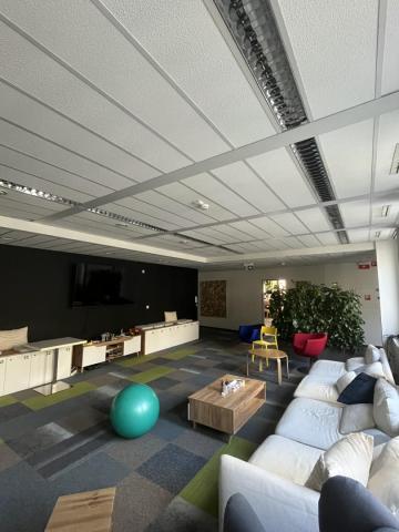 Chill room: hatalmas és kényelmes kanapéval és xboxszal